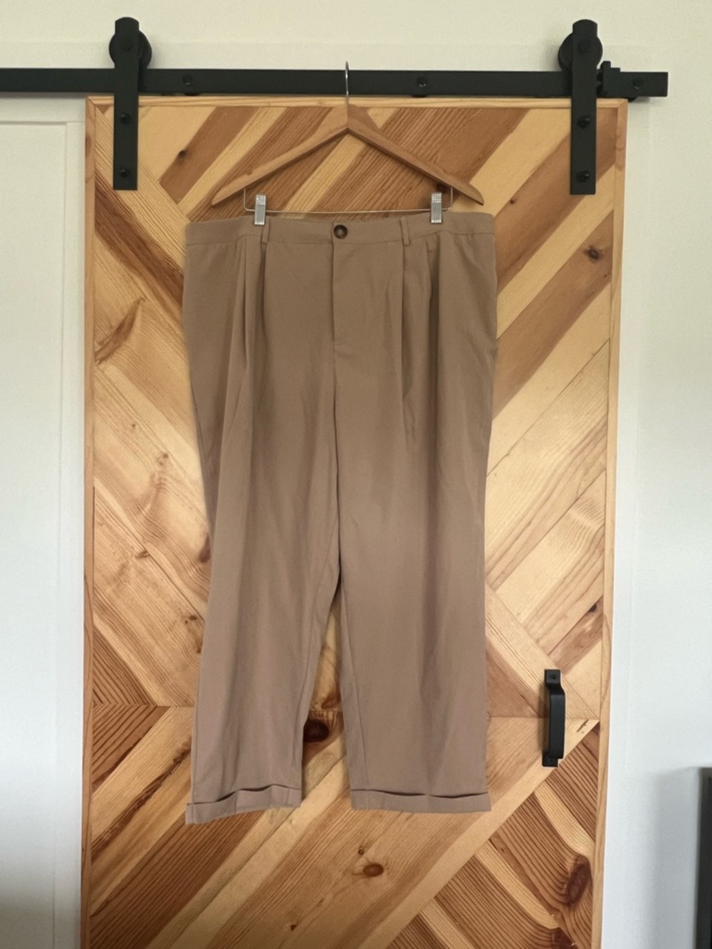 Women's Pleated Tan Trousers - Classic Relaxed Fit